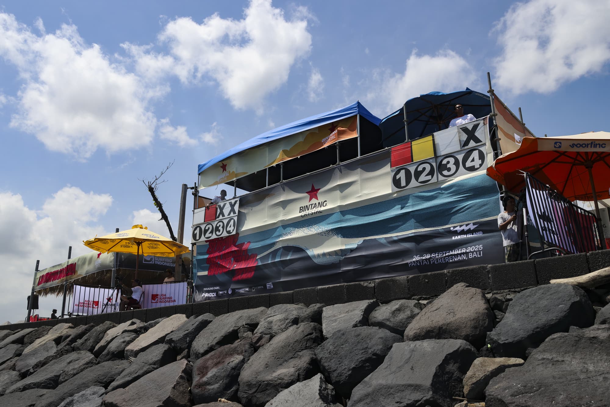 BINTANG LIGA SURFING INDONESIA 2025 OPENS WITH DOUBLE BANK ACTION AS WESTEN HIRST POSTS A NEAR-PERFECT 9.8